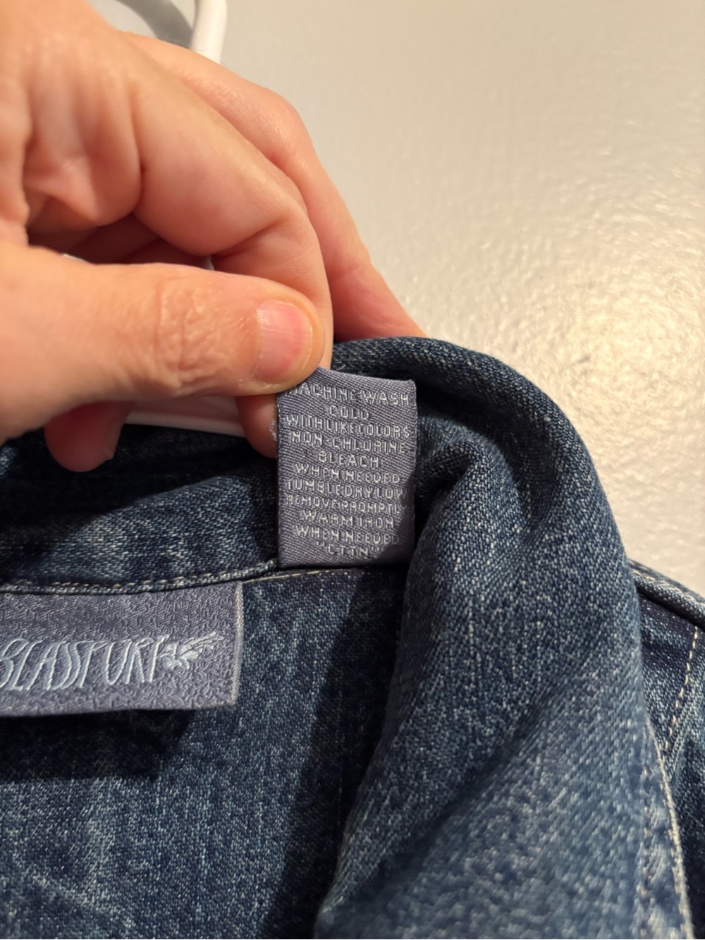 Vintage Blassport Women's Large Medium Wash Blue Denim Button-Up Jean Jacket - Picture 11 of 11